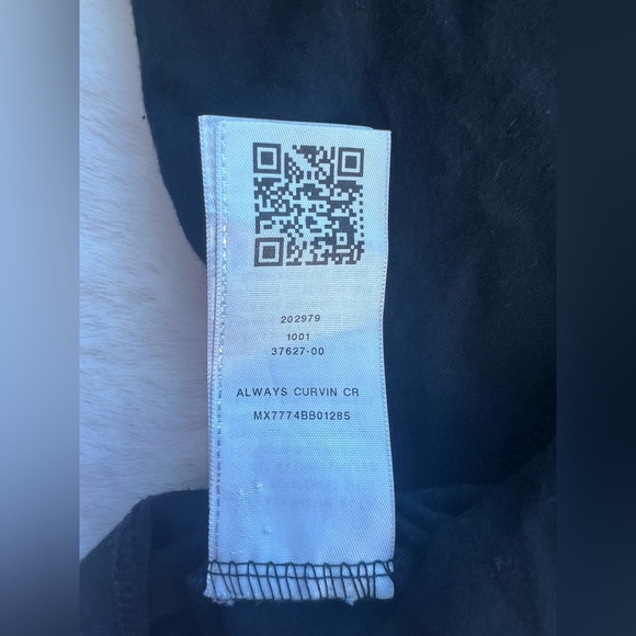 True Religion Always Curvin' long sleeve cropped top in black Size Small - Picture 7 of 9